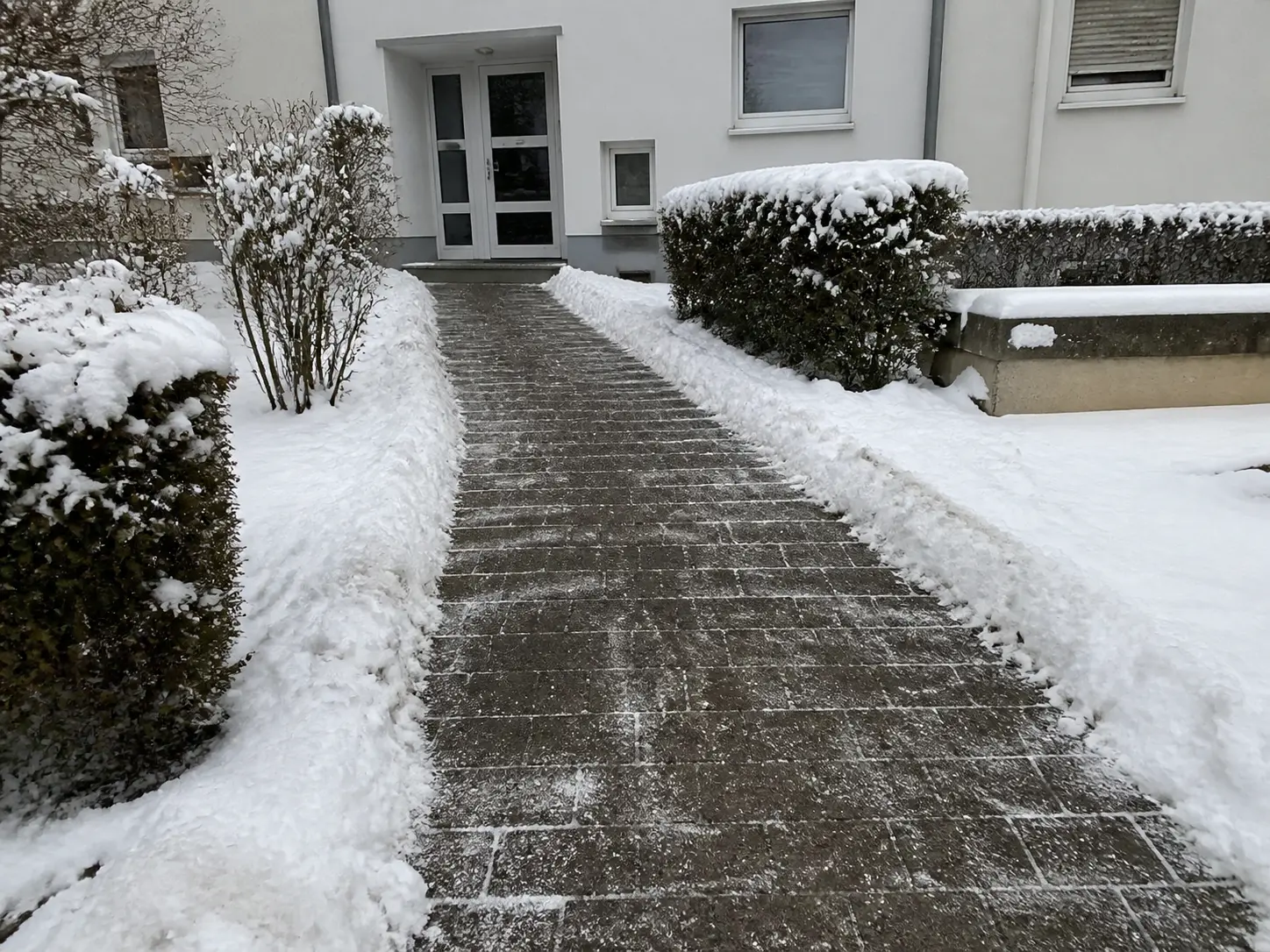 SCHNEERÄUMUNG